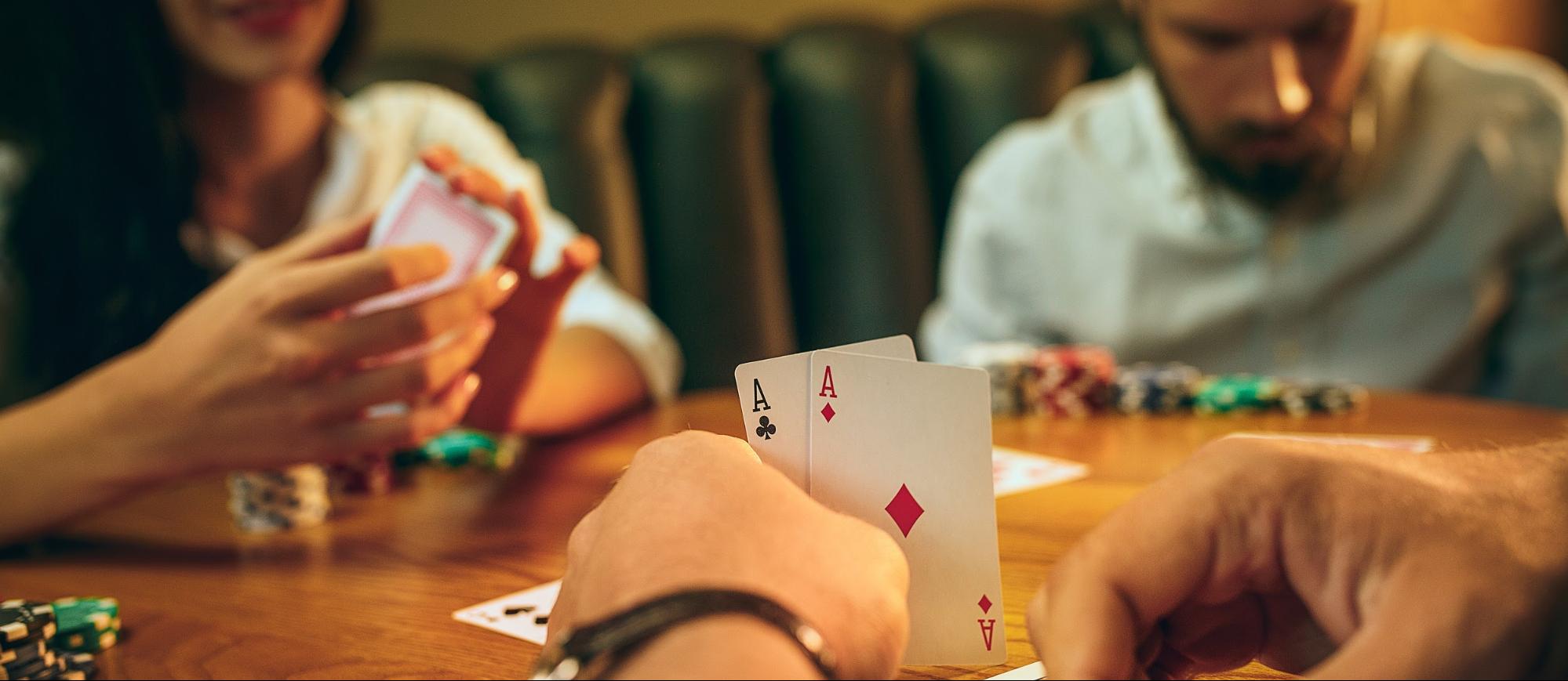 две пары в покере на столе